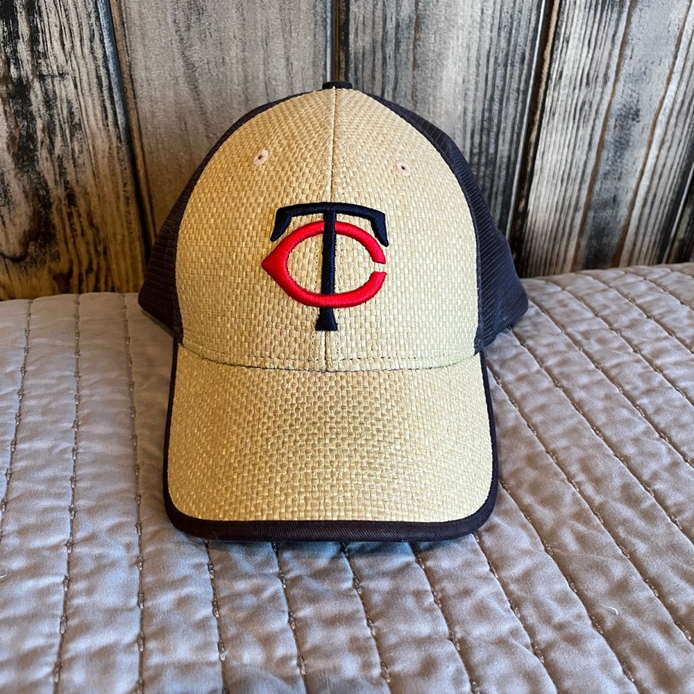 Vintage Minnesota Twins hat. Nike basket weave texture. One size fits all